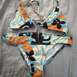 EUC Roxy floral cheeky bikini